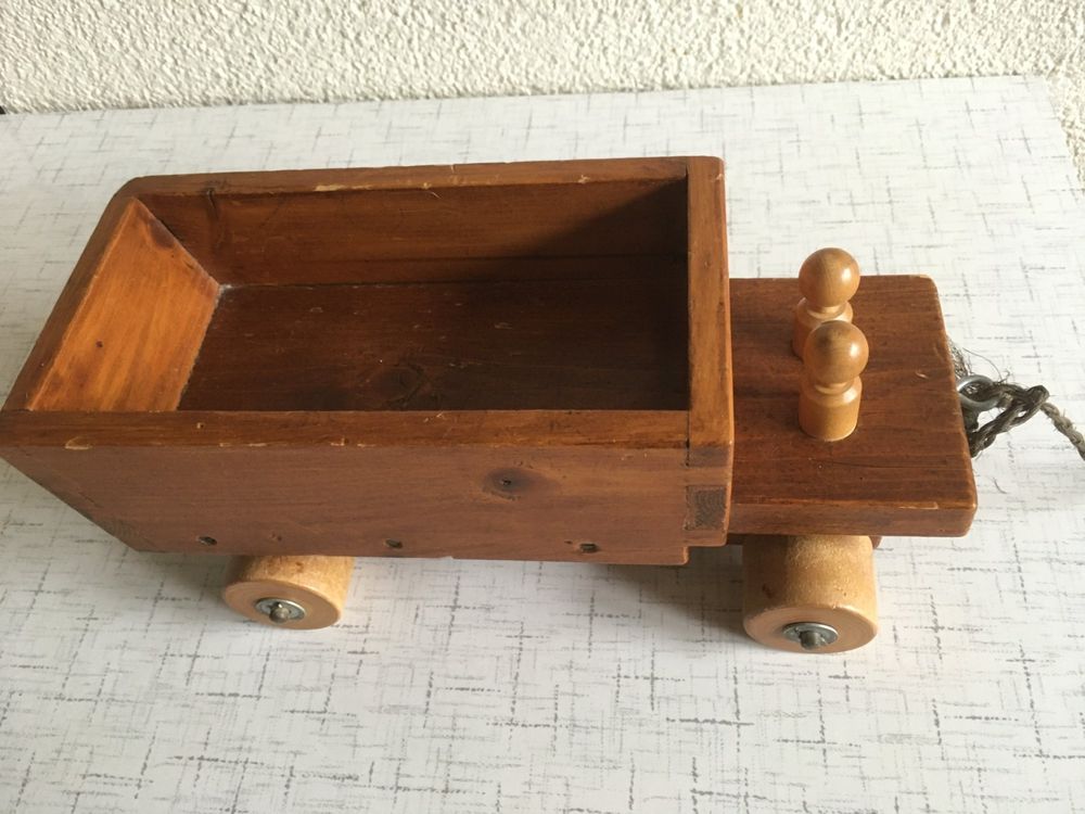 Jouets: Holz Auto zum ziehen – D'occasion à Lyss par Punktum01 1