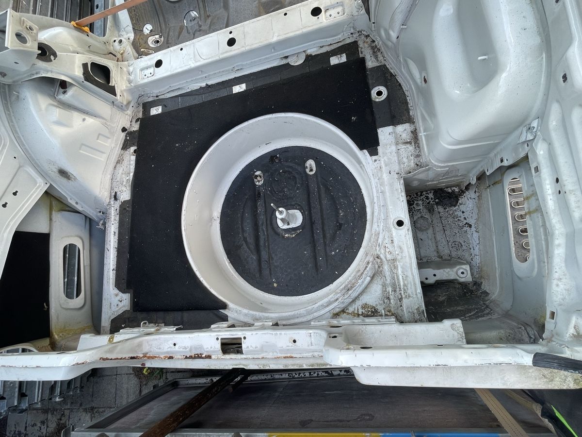 BMW Toutes les pièces auto: Rohkarosserie BMW E30 Kombi – Défectueux à Rebstein par strubel010 4