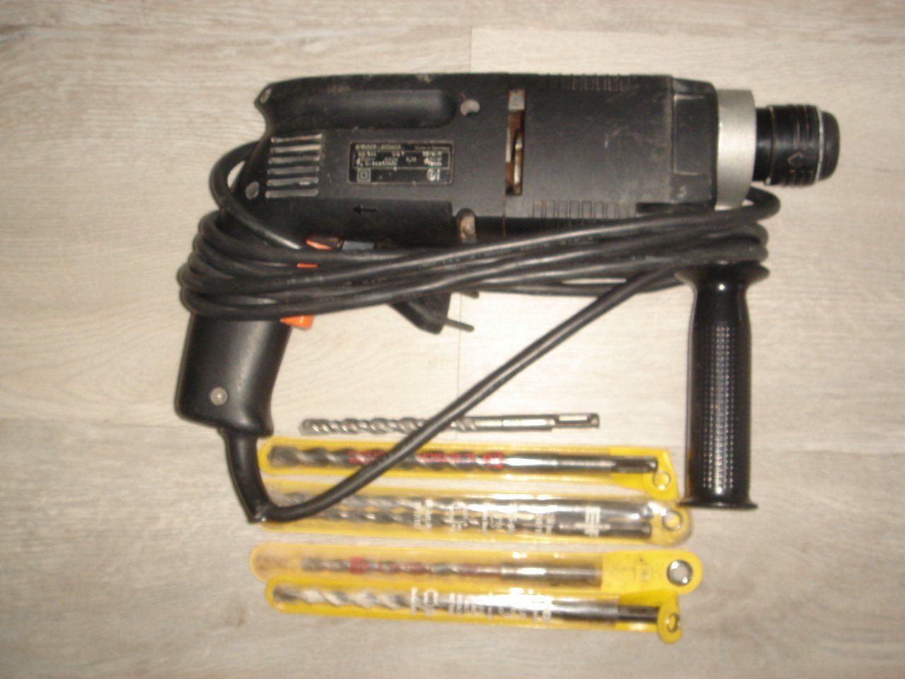 Perceuses: Black+Decker-Bohrhammer BD 651 450W mit diversen Bohrer – D'occasion à Büren an der Aare par Strahler0 2