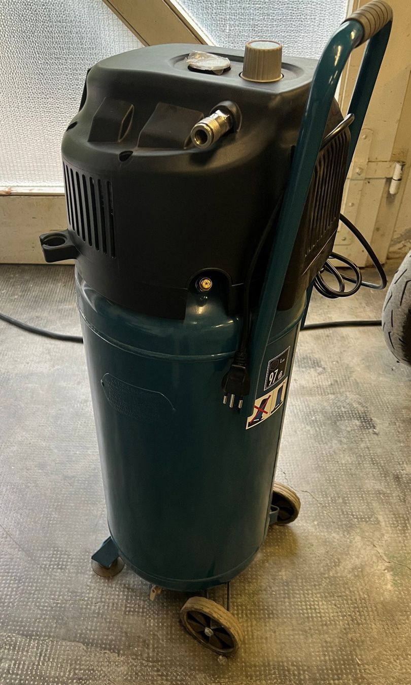 Ferrex Compressori: Compresseur vertical 50L sans huile – Usato da Le Landeron venduto da Pimsss 2