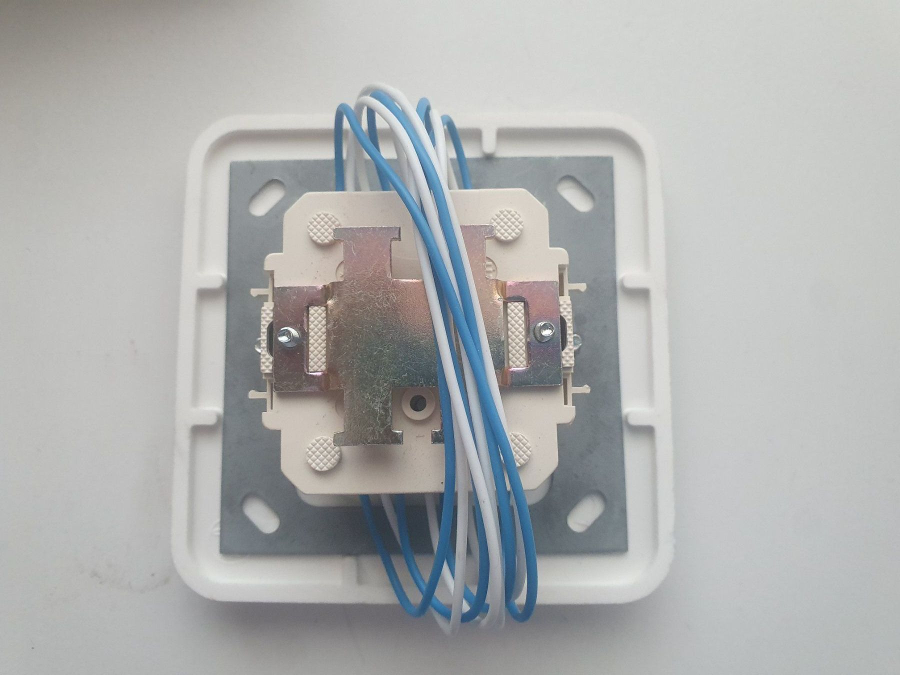 Spine: Doppel Netzwerk Steckdose UKV 2xRJ45 – Nuovo (secondo la descrizione) da Zürich venduto da eymen20 1