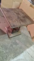 Holztisch mit Sockel 