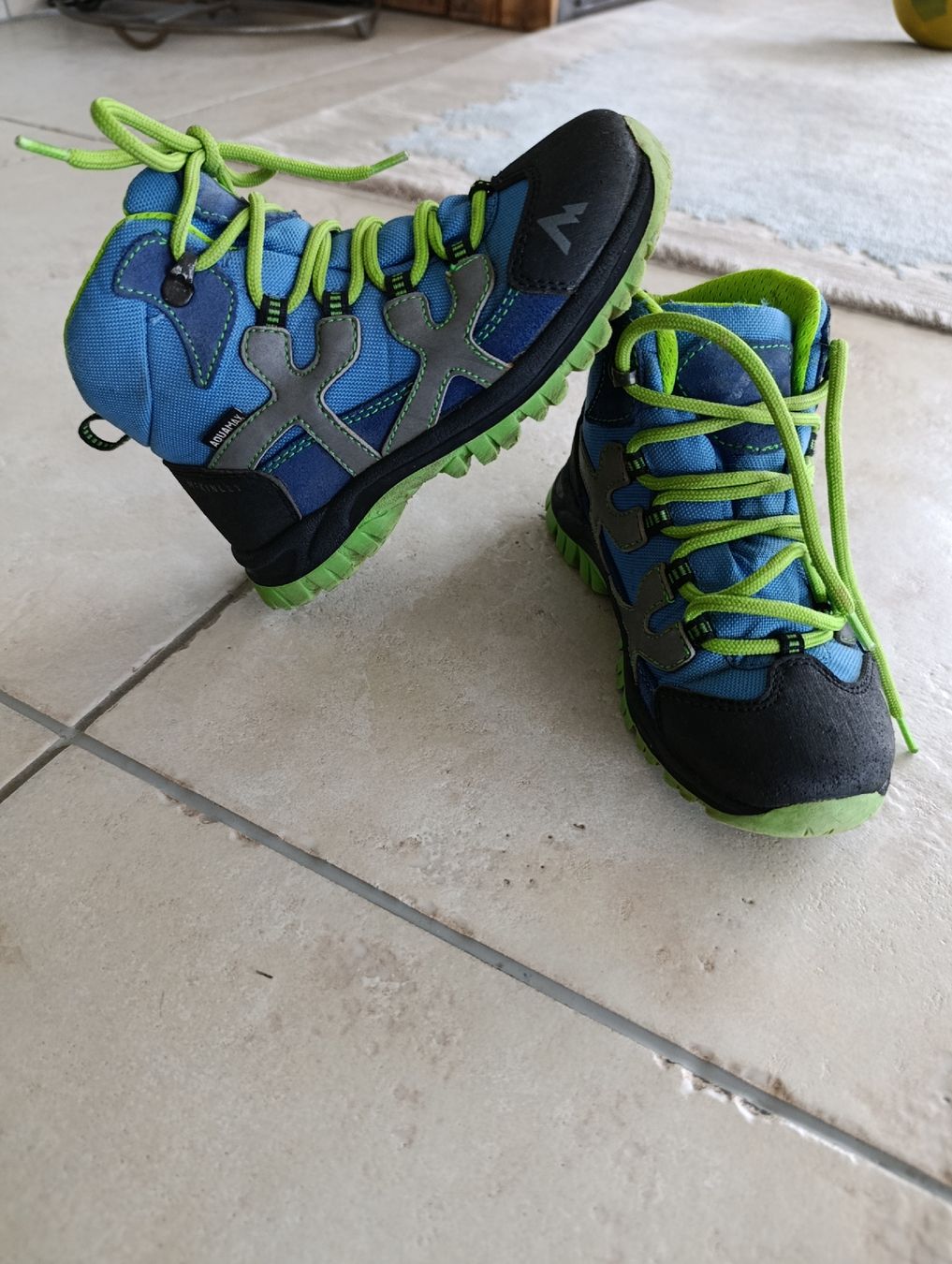 Mckinley Scarpe per ragazzi: CHAUSSURES DE MARCHE KCKINLEY 29 – Usato da Sierre venduto da shirley04