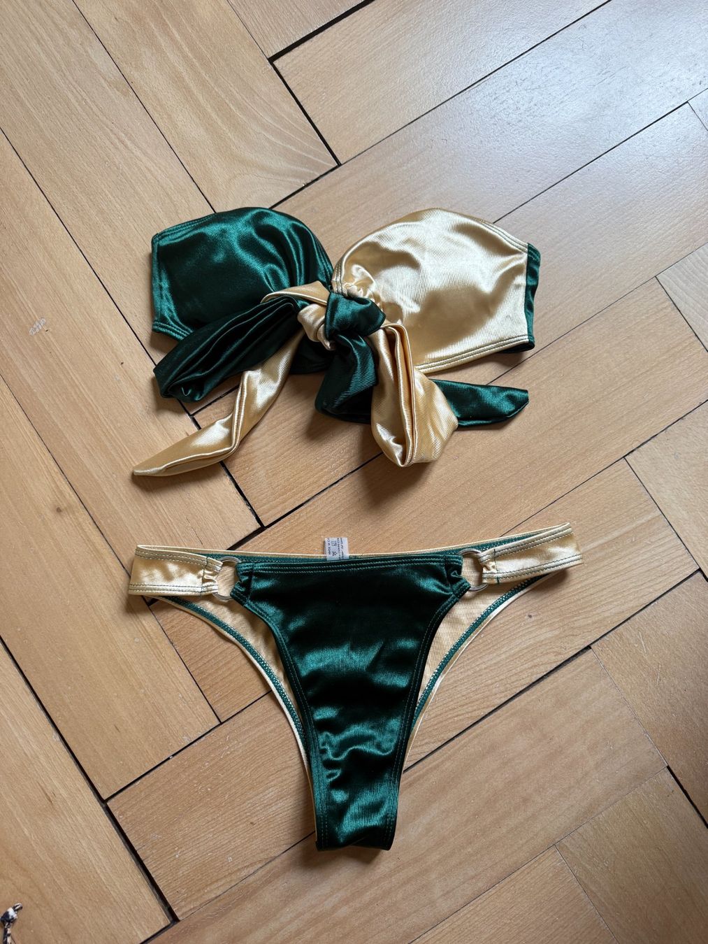 Zaful Costumi da bagno & Bikini: ZAFUL - Bikini dunkelgrün-gold S – Usato da Zürich venduto da Diazaio