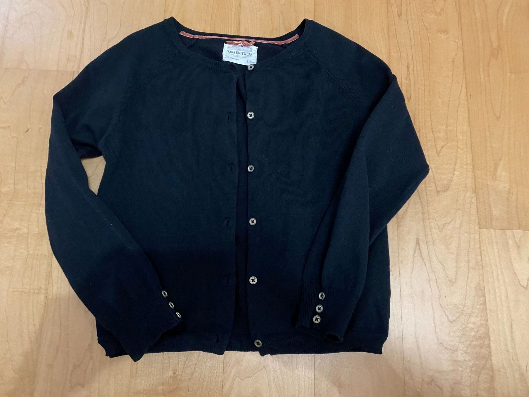 Zara Maglioni & Felpe: Pullover zara Gr. 118 schwarz mit Knöpfe – Usato da Flawil venduto da savoypremium 2