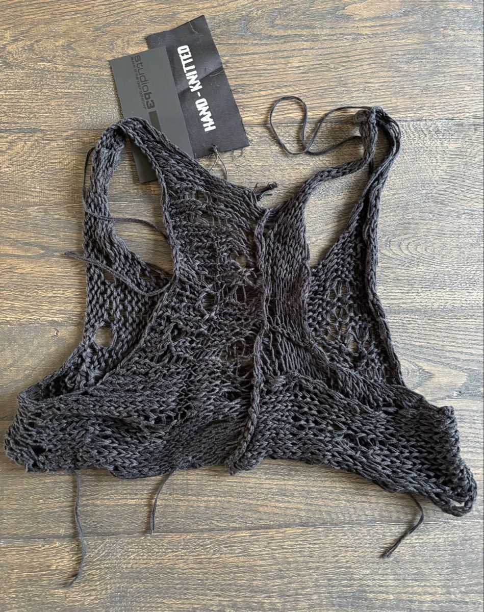 Top: Studio B3 Ebe Top, Black, One Size – Nuovo (secondo la descrizione) da Erlenbach ZH venduto da verbena_mint 4