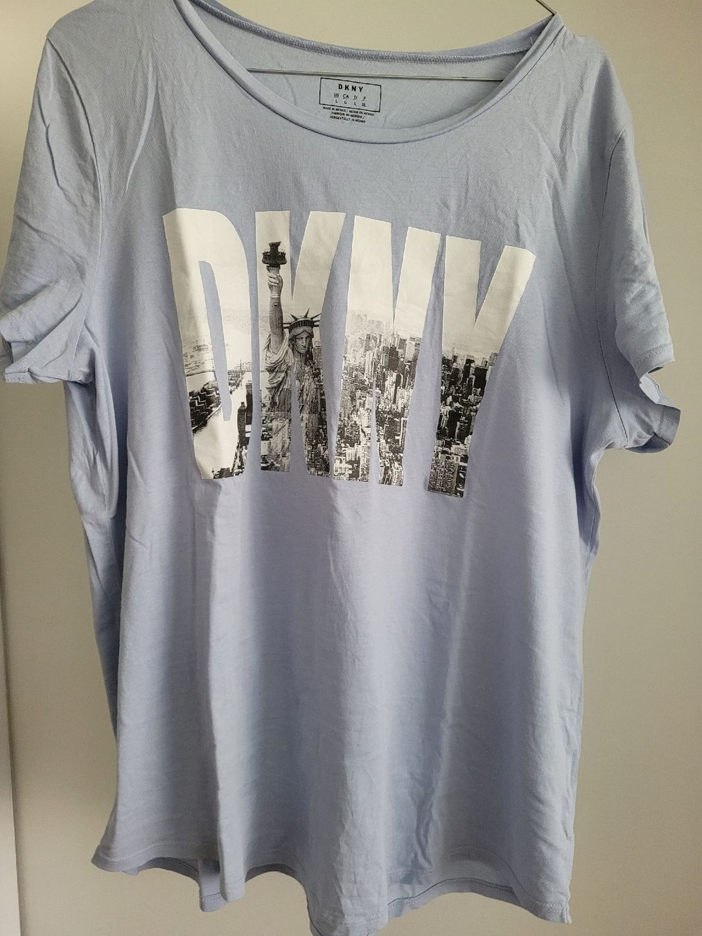 DKNY T-shirt: DKNY T-Shirt Gr. L – Nuovo (secondo la descrizione) da Lütisburg venduto da amerika123