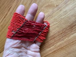 Breites rotes Perlenarmband – Modeschmuck