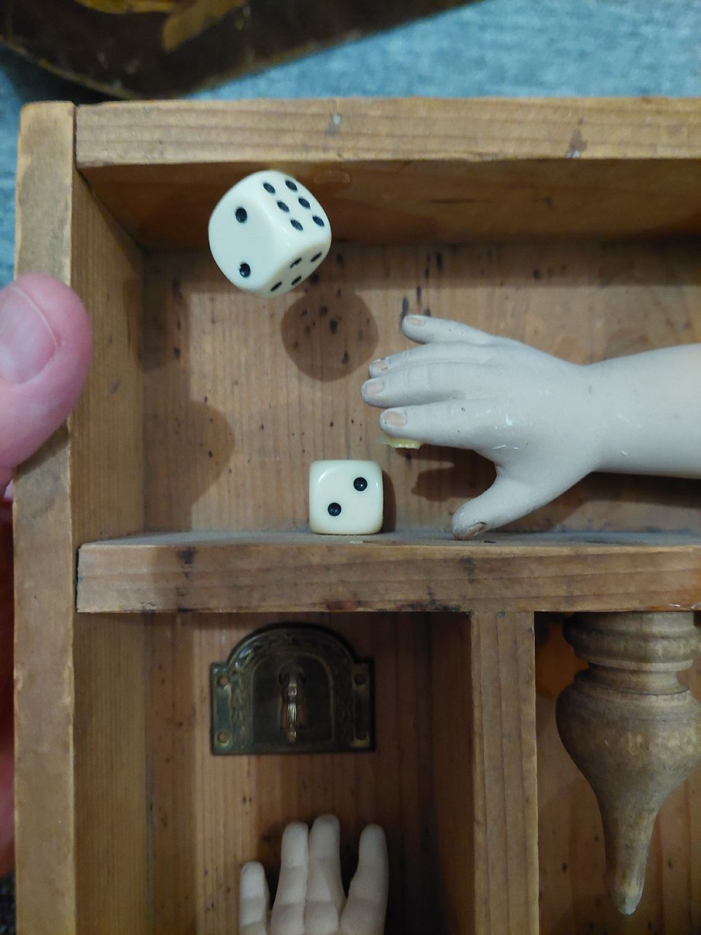 Foto & Immagini: Assemblage Puppen antik Schlüssel Schloss Gothic – Usato da Remetschwil venduto da littleredboots 1