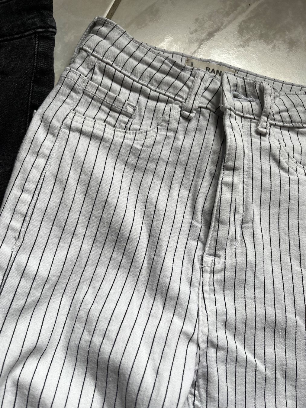 Tally Weijl Lotti & Set di vestiti: 2 Hosen Grösse 32 – Usato da St.Pantaleon venduto da frodobi 2