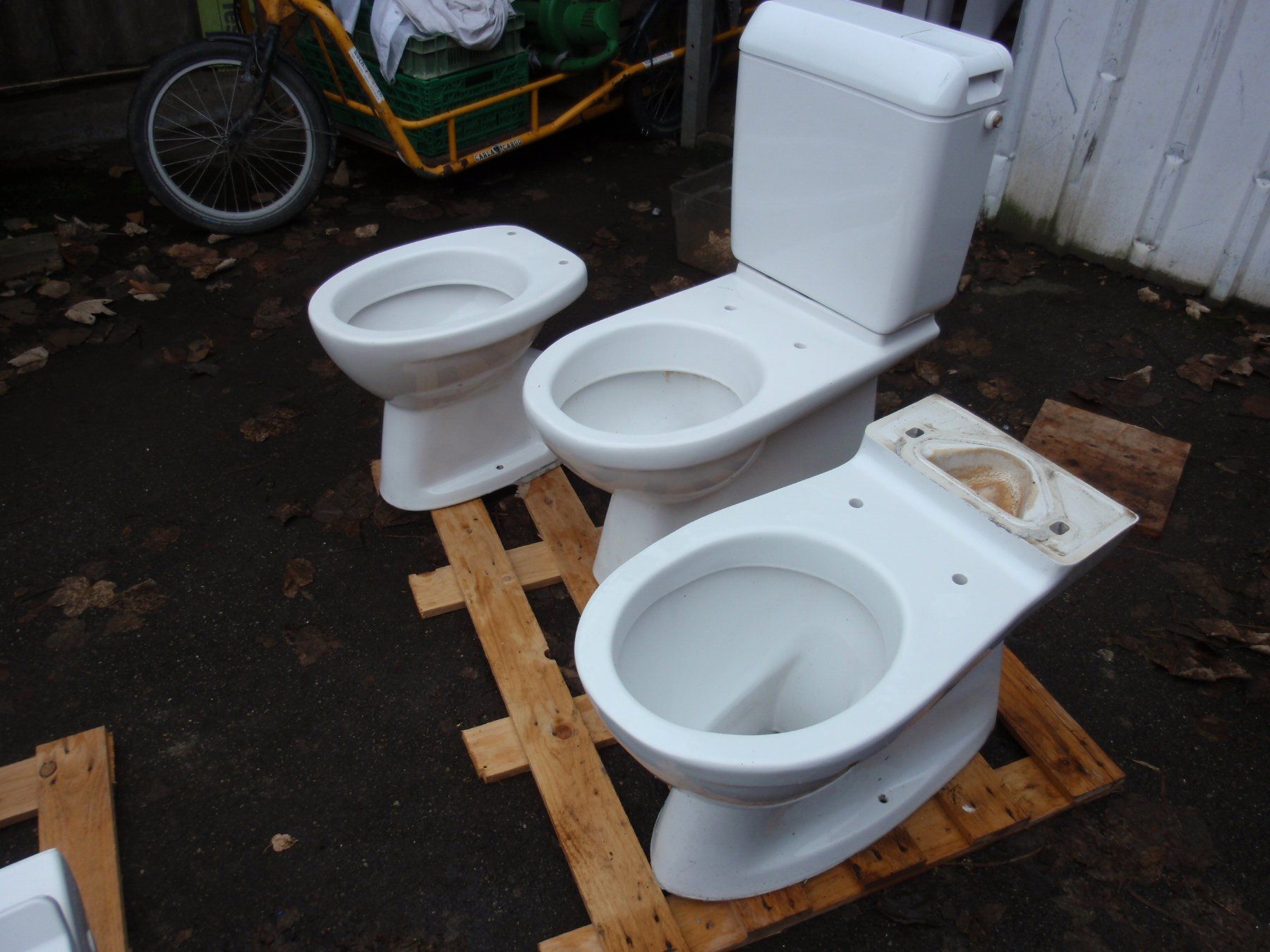WC: Toilette mit Abfluss nach unten – Usato da Thörishaus venduto da Bauteilboerse_T-haus 1