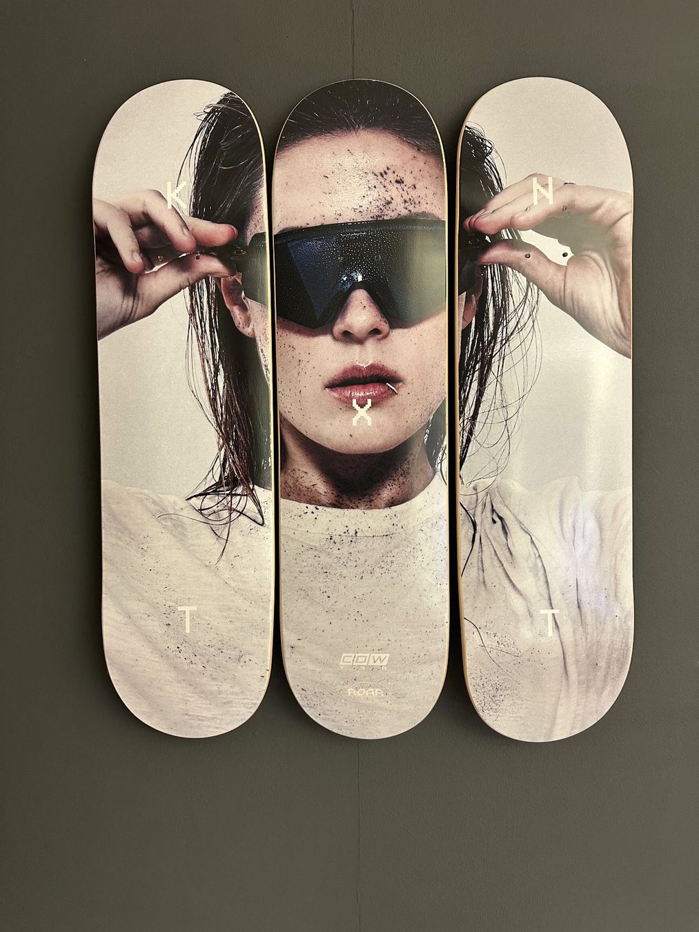 Poster & Bilder: Charlotte de Witte Triptychon - THE SKATEROOM – Gebraucht aus Burgdorf von Mike05T