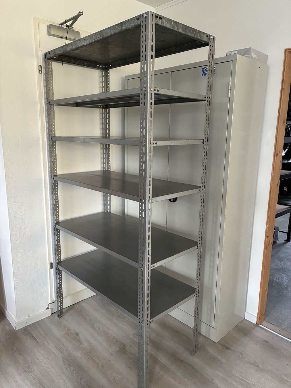 Scaffali: Robustes Metallgestell 200x100x50cm – Usato da Niederhelfenschwil venduto da Spider150