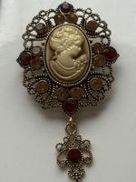 Luxus Elegante  Brosche mit Kunstperlen Farbe: Silber