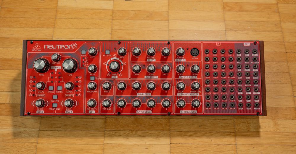Behringer NEUTRON – analoger, semi-modularer Synthesizer (Gebraucht) in ...