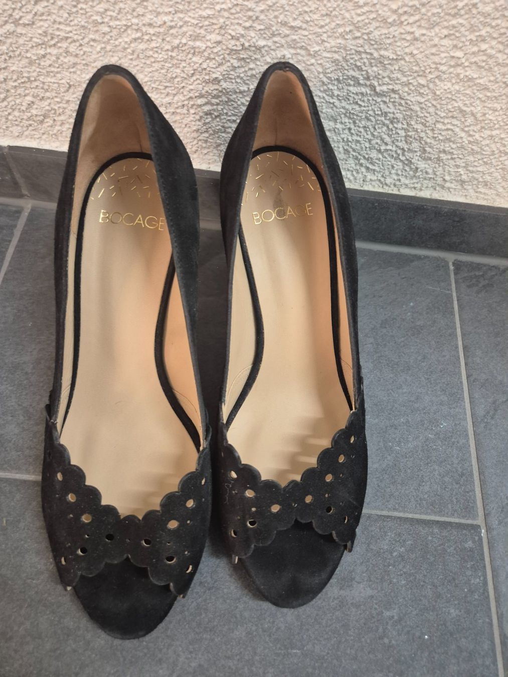 Scarpe da donna: Pumps schwarz von Bocage Gr.37 – Usato da Basel venduto da Misoppe