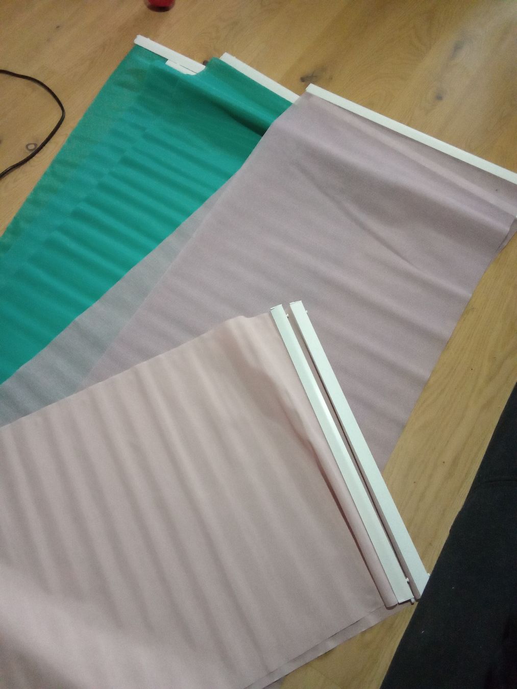 Tende: 7 Schiebevorhänge ca 147cm rosé und grün – Usato da Oberengstringen venduto da Pepper6 1