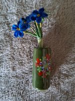 Herziges Väseli aus Keramik mit Blumen fürs Puppenhaus