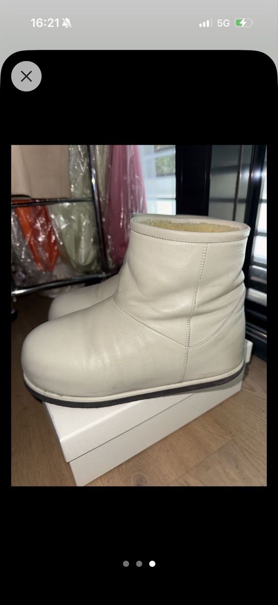Amina Muaddi Scarpe da donna: Amina muaddi winter boots  – Usato da Neuchâtel venduto da ClosetSwap 2