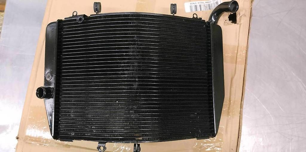Tutti i ricambio per moto: Radiateur Oem pour Cbr600rr 2007-2013 – Usato da Athenaz (Avusy) venduto da pat_8t2m 3