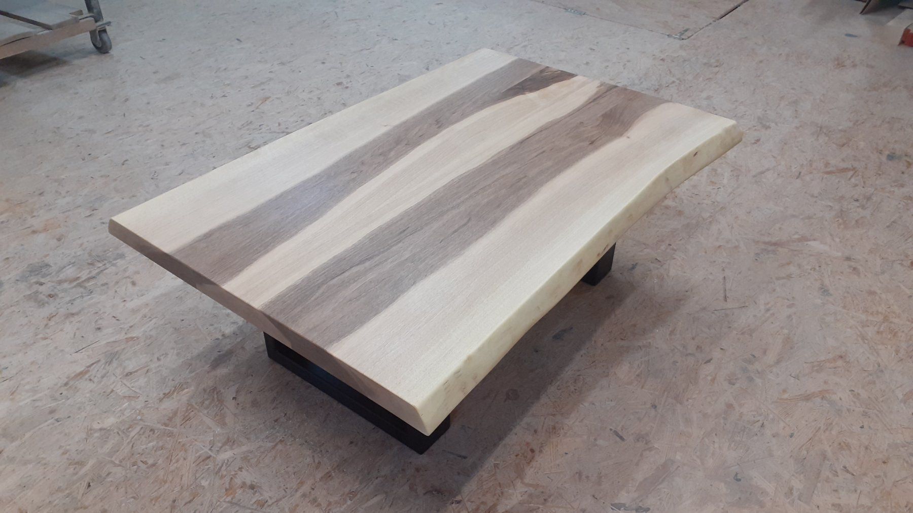 Holzartikel: Salontisch aus Nussbaumholz massiv – Neu (gemäss Beschreibung) aus Altishofen von Rossi464 3