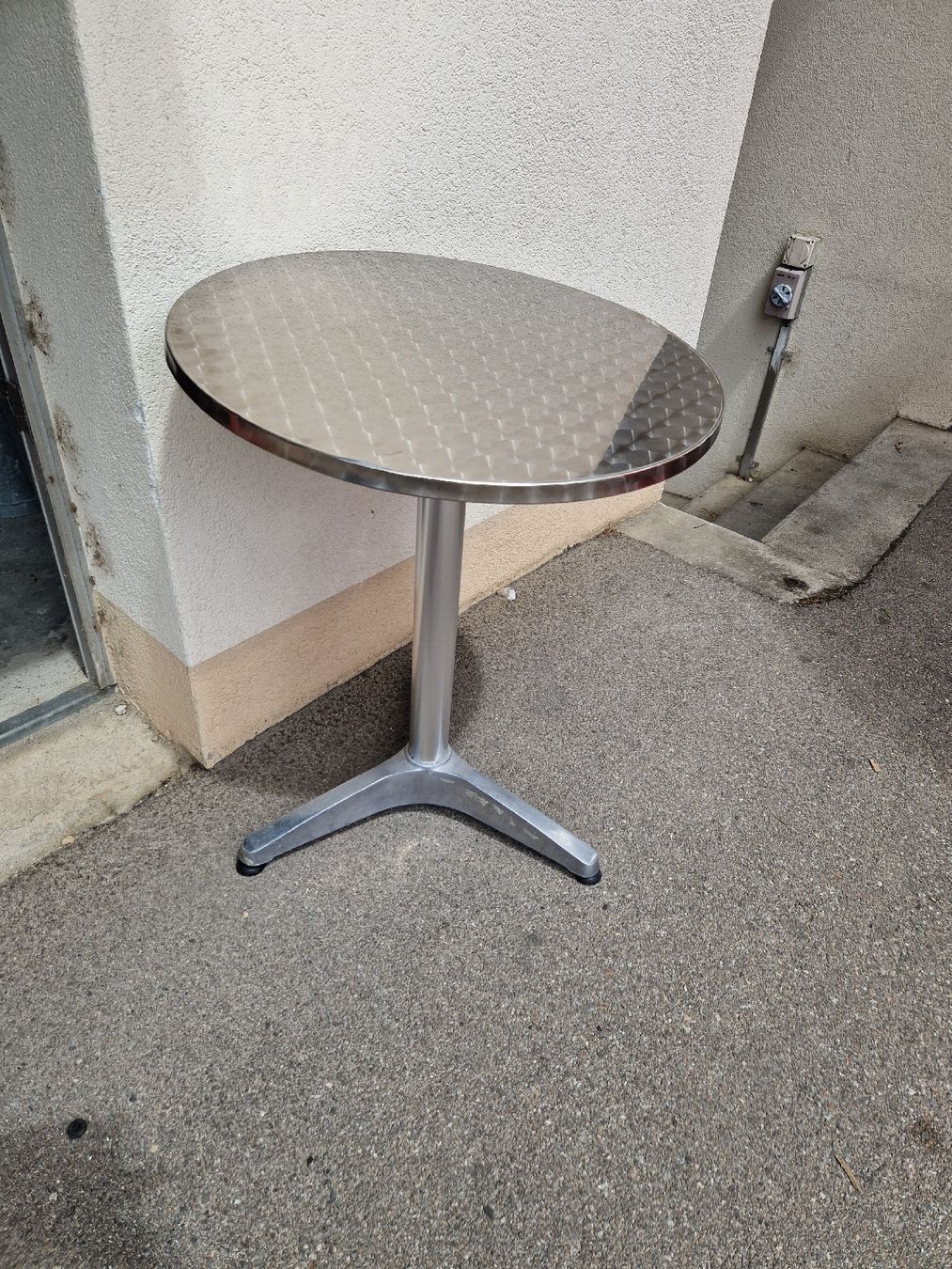 Tavoli: Runder Gartentisch mit Edelstahl-Look, Durchmesser 60cm – Usato da Mörigen venduto da Clio111 7