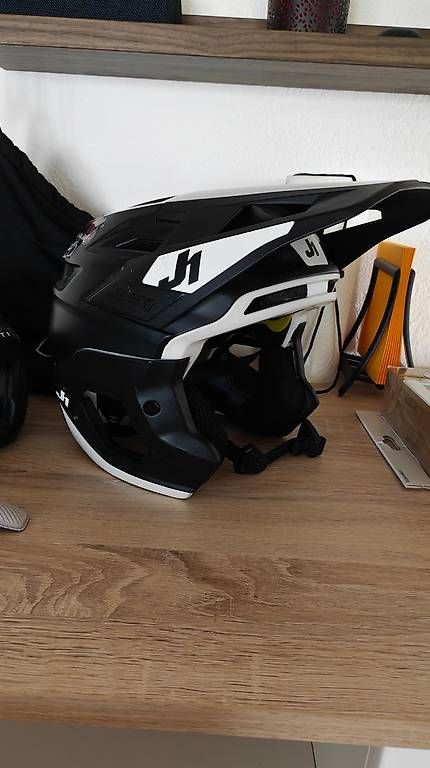 Caschi: Just1 J-Zero Velo Helm Grösse S-M. – Usato da Aeschi b. Spiez venduto da Geroes90 1