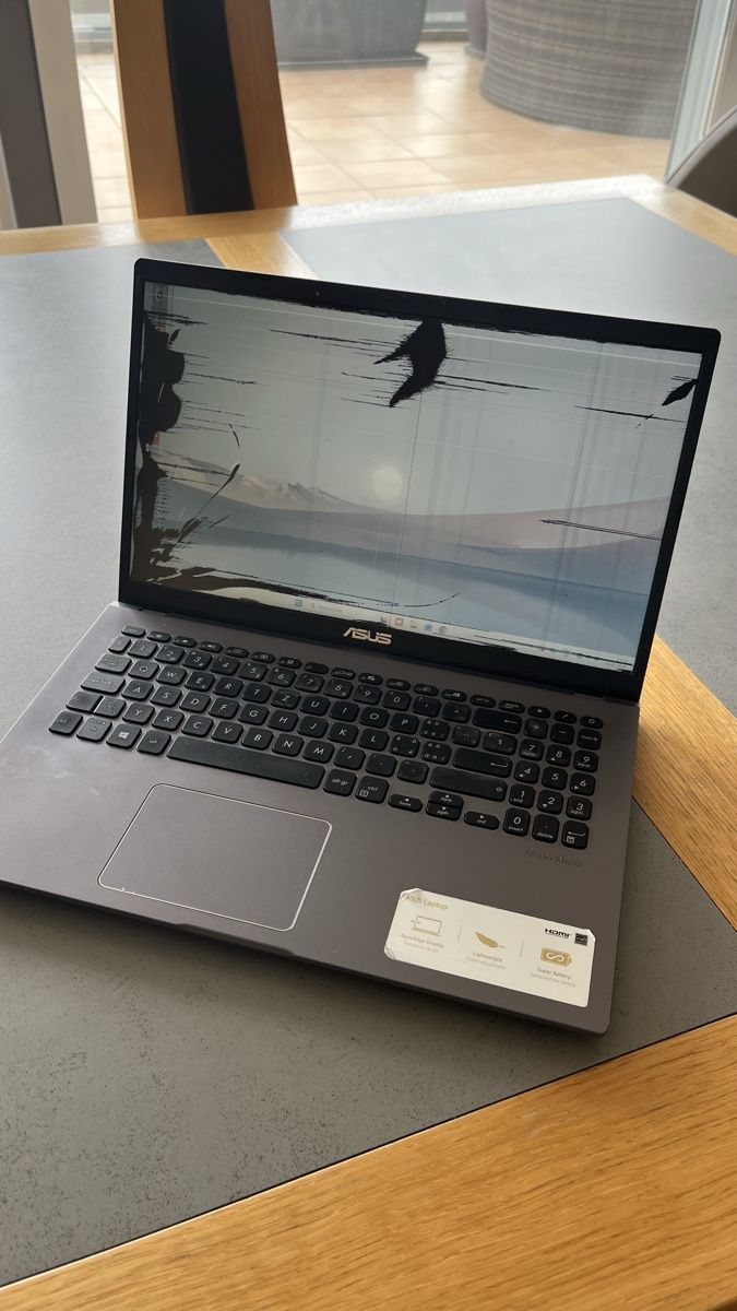 Asus Notebooks: Asus vivobook 15 écran cassé  – Defekt aus St-Blaise von Marc_zipper 4