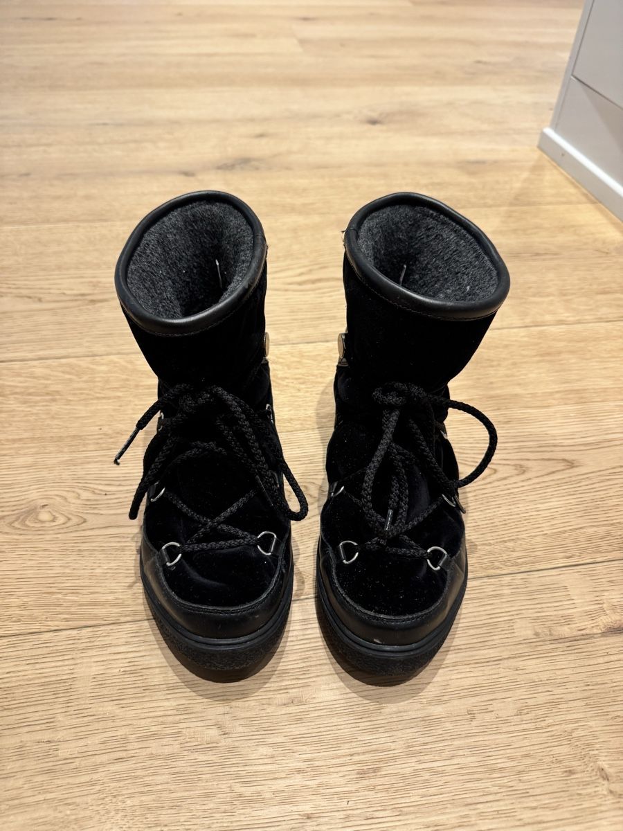 Moncler Scarpe da donna: MONCLER Winterboots Grösse 37.5 – Usato da Basel venduto da ValentinaC01 1