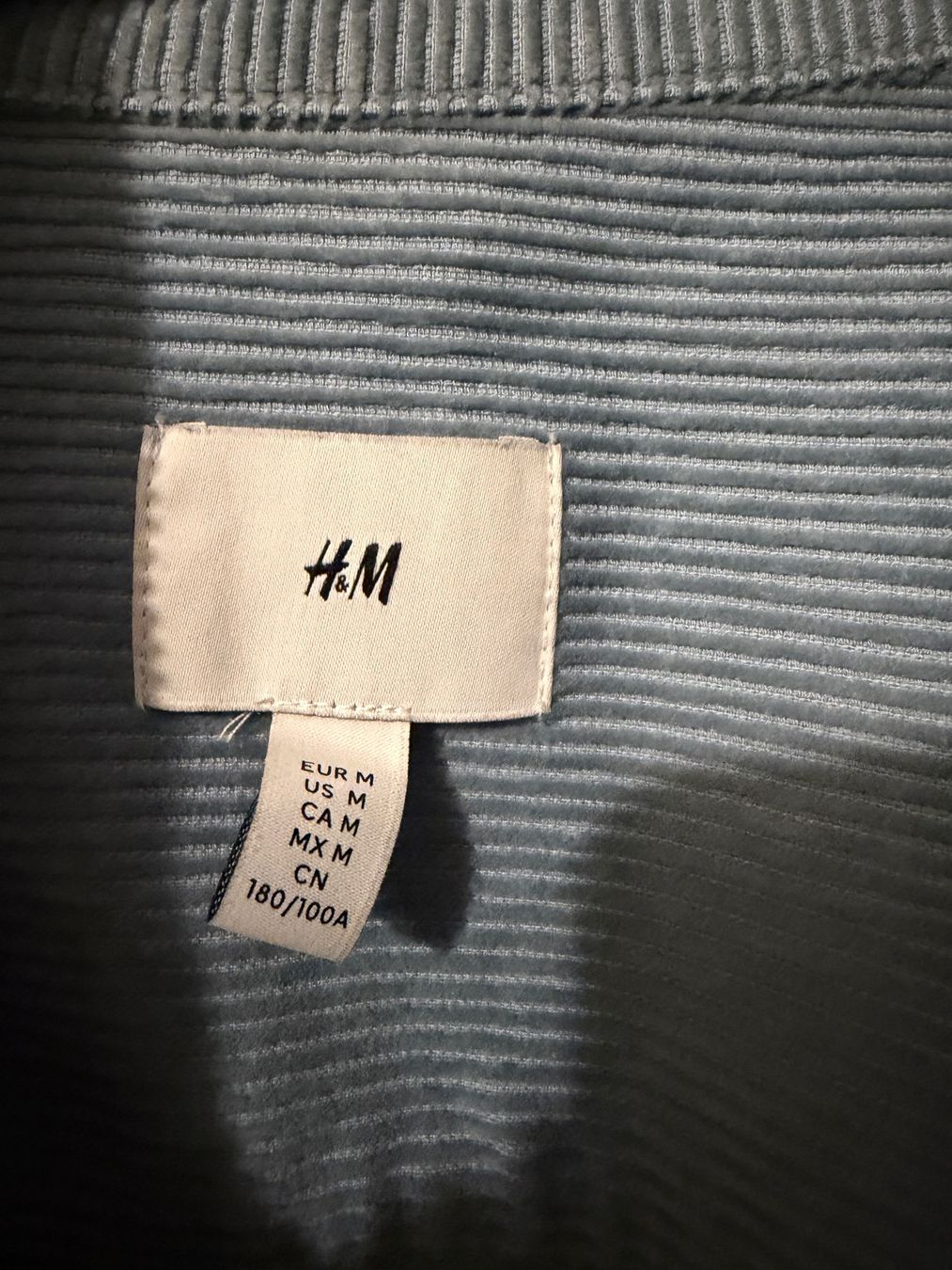 H&M Giacche: H&M Cordjacke hellblau Grösse M – Usato da Zürich venduto da fresh0001 1