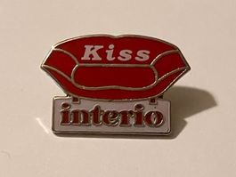 1 Pin Interio Kiss