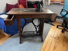 Tret-Nähmaschine