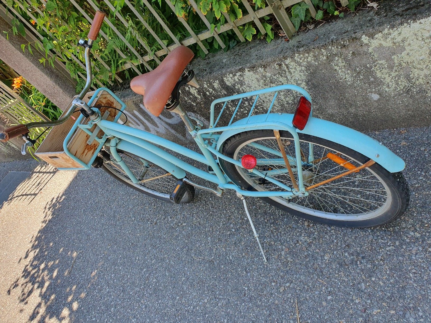 Vélos: Damenvelo hellblau mit Transportkiste – D'occasion à Burgdorf par mentalshopCH 2