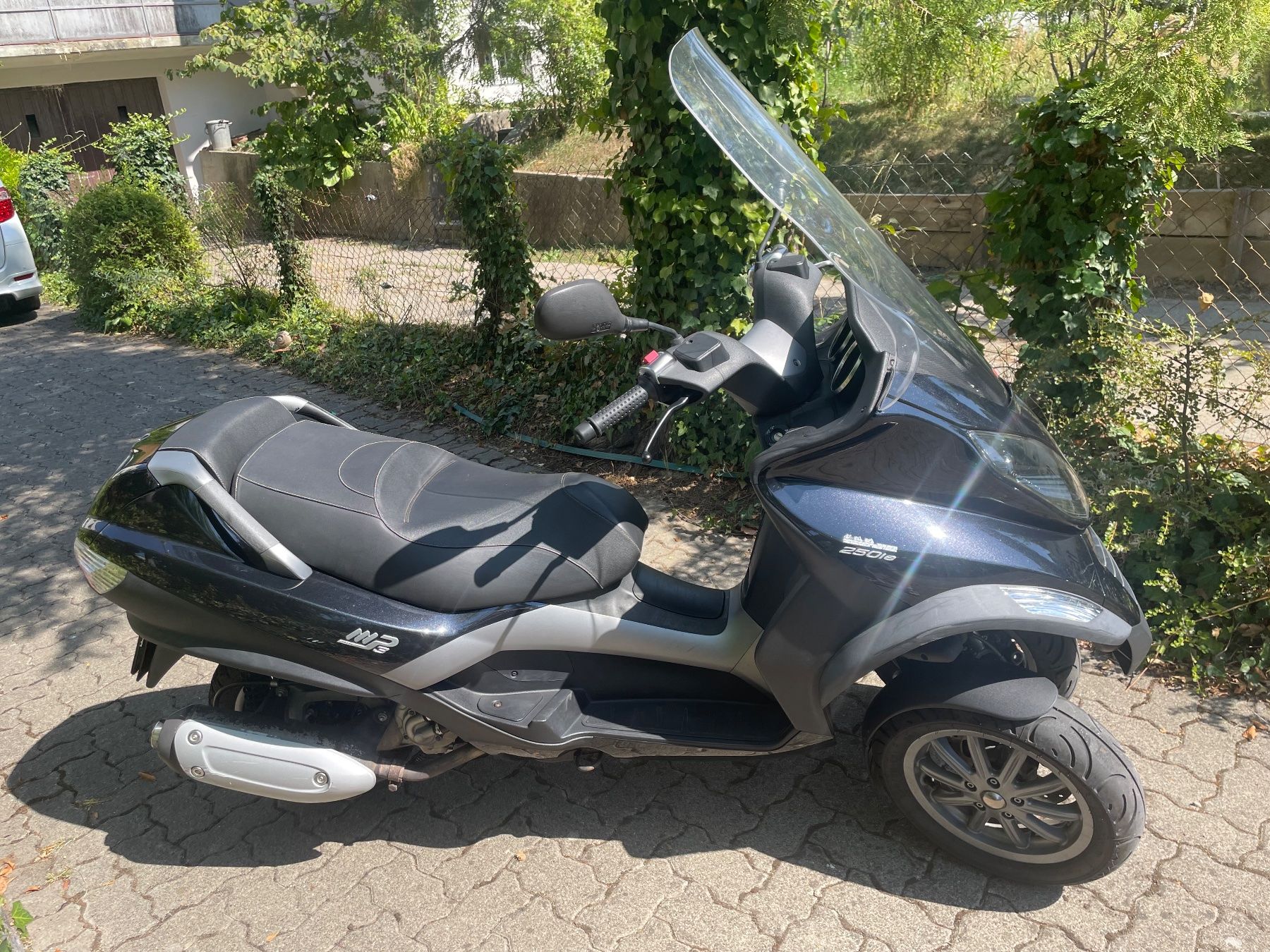 Piaggio Scooters: 3-Rad-Roller MP3 – Gebraucht aus Basel von Autoverka0 3