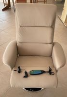 2 fauteuils neufs, avec vibreur électrique et poufs