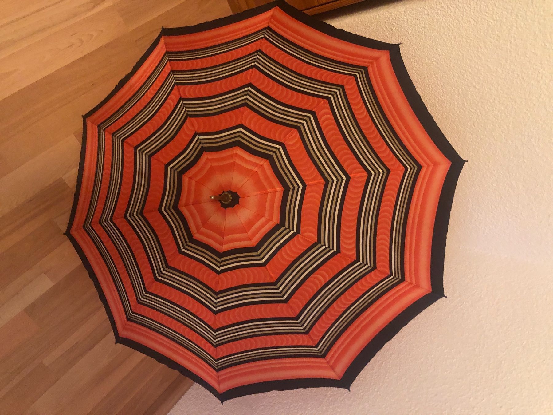 Ombrelli: Alter Regenschirm – Usato da Schlieren venduto da Flower5