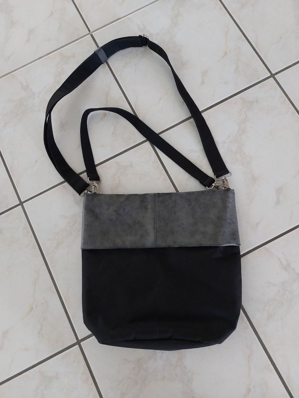 Zwei Taschen für Damen: Zwei Tache – Gebraucht aus Schmitten FR von ReniStern 1