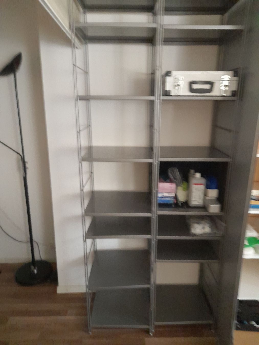 Scaffali: 2xmetal regal – Usato da Glattbrugg venduto da B_B