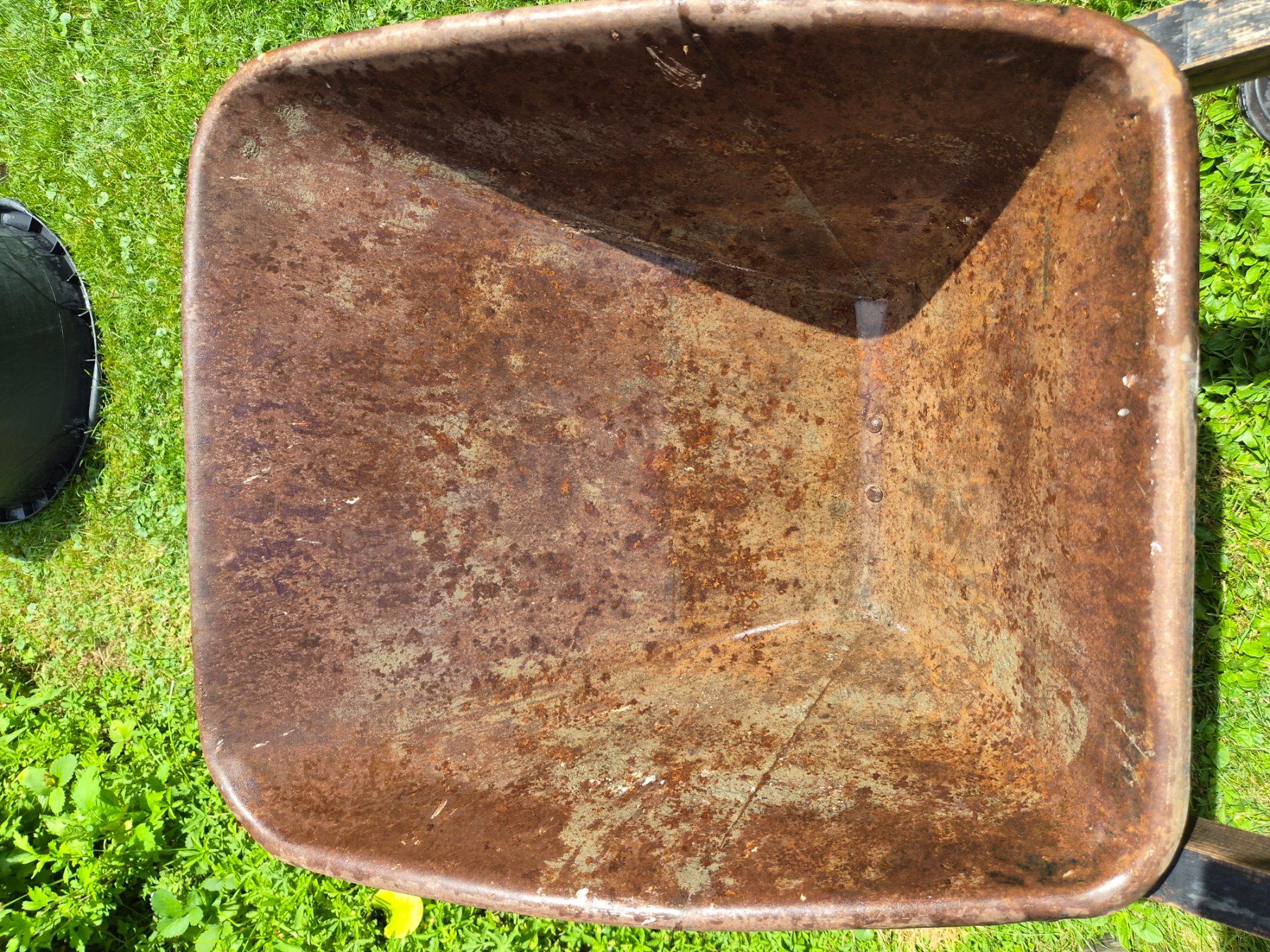 Carriole: Spitzboden Karrette mit Pneurad 60 Liter – Usato da Arth venduto da pro_jf92 1