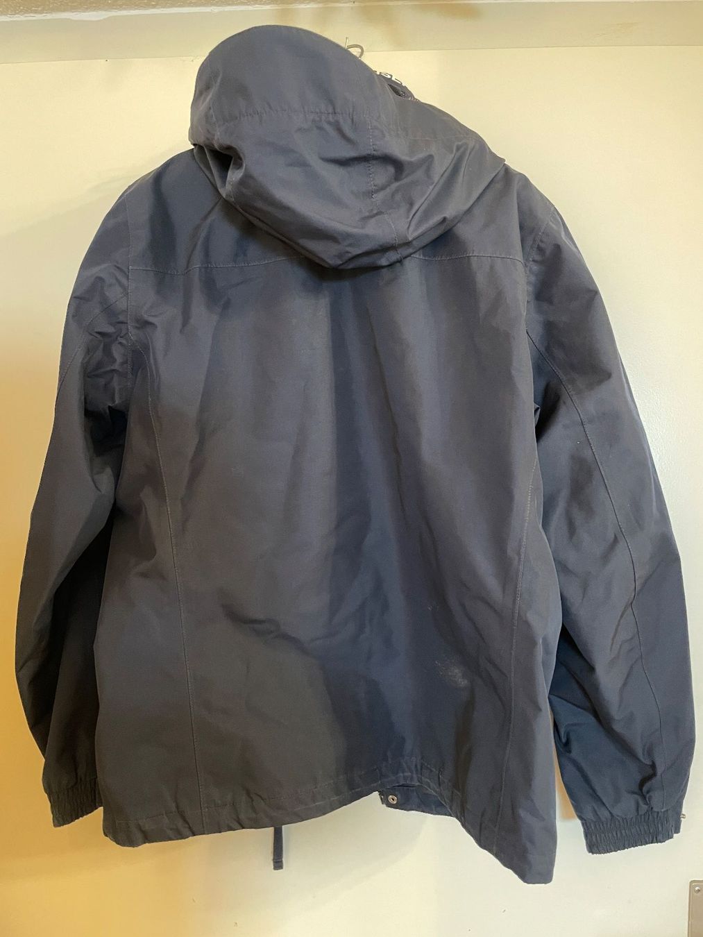 Helly Hansen Giacche: HELLY HANSEN Regenjacke, dunkelblau, Gr. S, neuwertig – Usato da Hittnau venduto da kleen 3