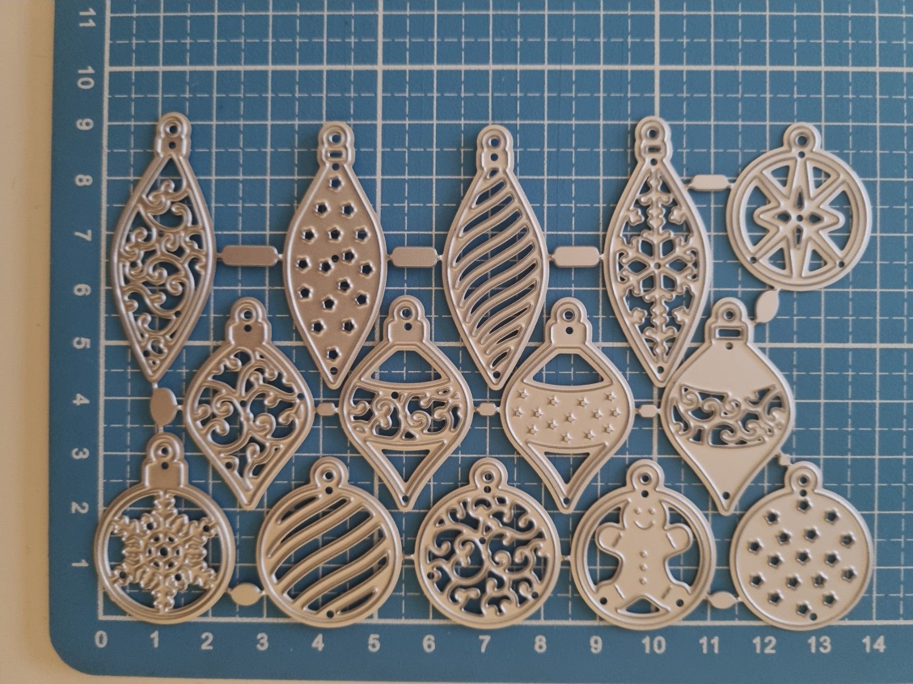 Schablonen: Stanzschablone Nr.132, Weihnachtskugeln (Sizzix geeignet) – Neu und originalverpackt aus Gretzenbach von Fliegepilz56 2