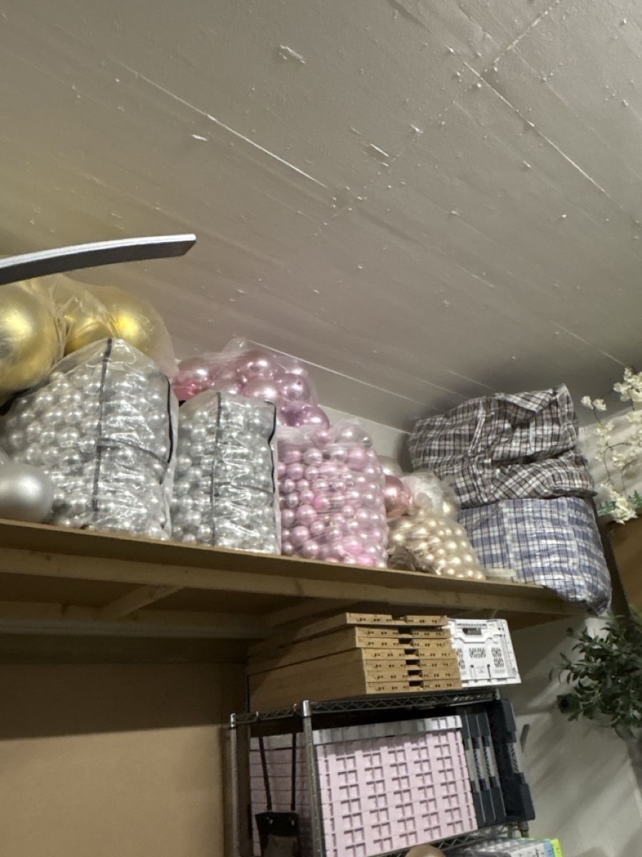 Alle Dekorationen: ca. 4‘000 Stk Weihnachtskugeln Kunststoff Posten bruchsicher – Gebraucht aus Münchwilen TG von Laty77 1