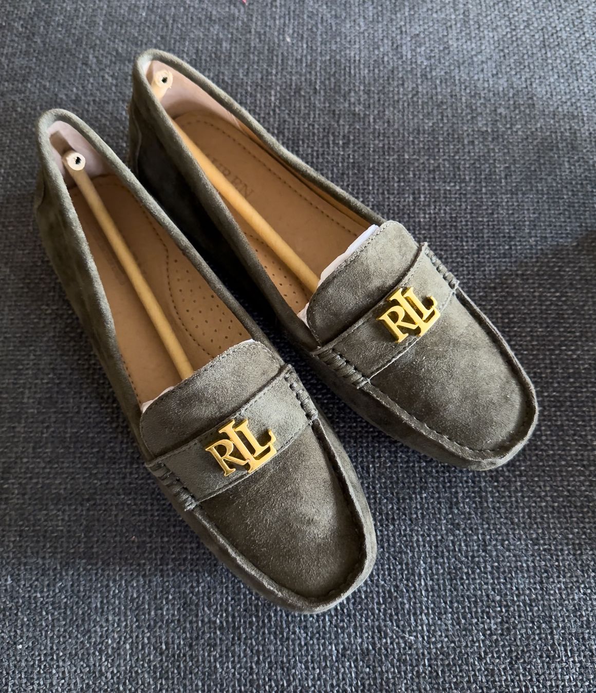Ralph Lauren Scarpe da donna: RALPH LAUREN Loafer Mocassin; Gr. 35.5, dark olive – Nuovo (secondo la descrizione) da Zürich venduto da stevocem