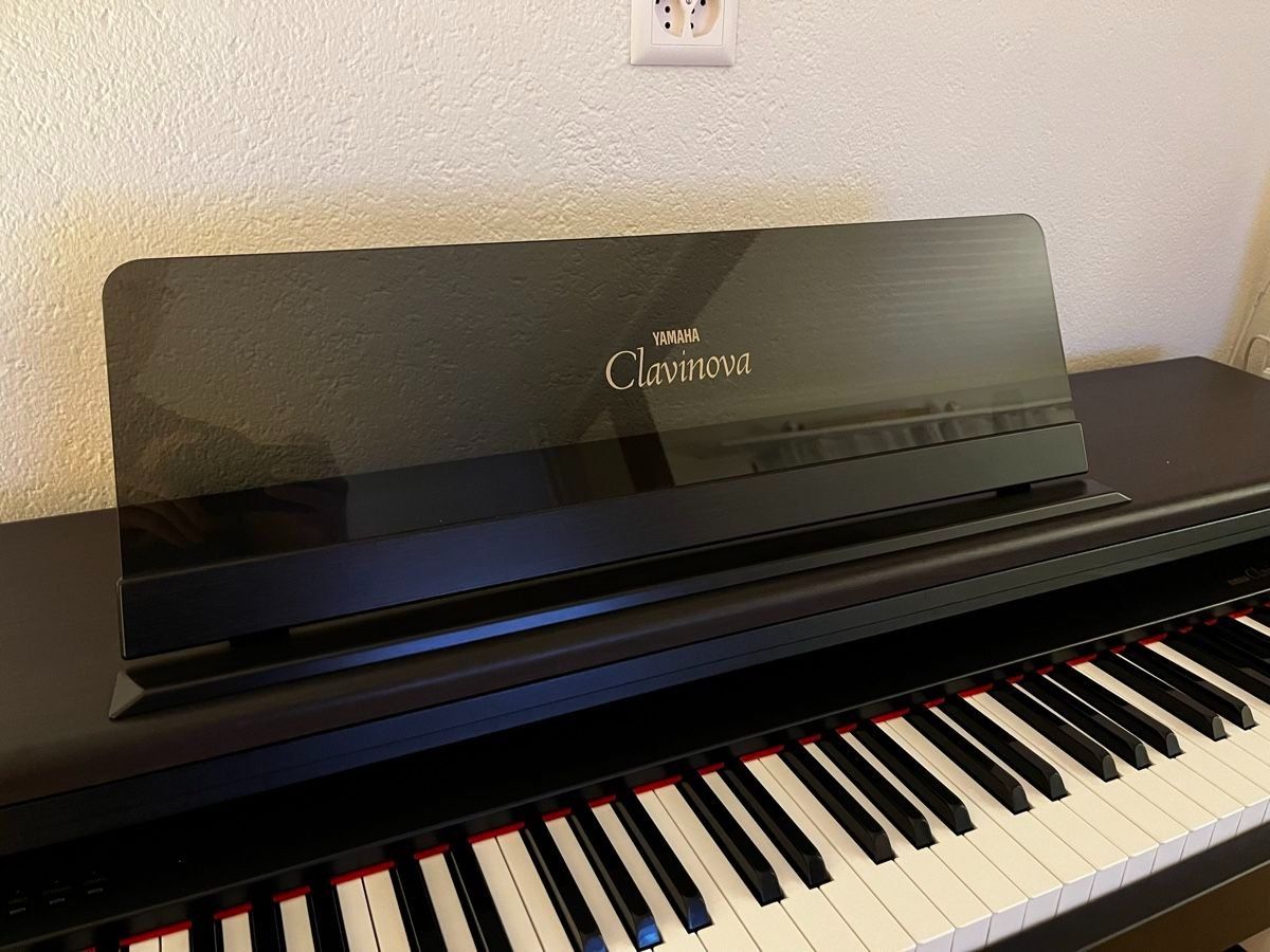 Yamaha Strumenti musicali: Yamaha Clavinova CLP 123 – Usato da Zürich venduto da superfecoo 1