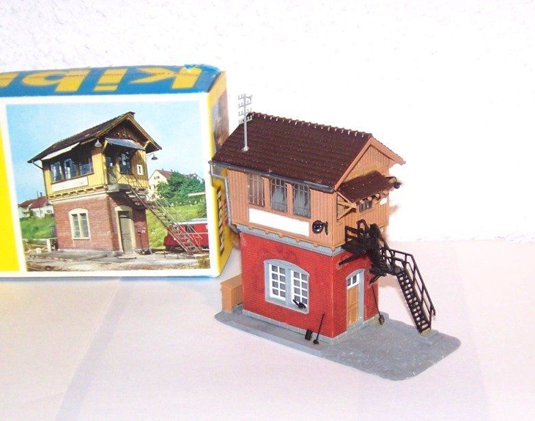 Kibri 7800 Stellwerk Lichtenau – MBT Modellbausatz Mit Tankanlage, 12x5x8 Cm