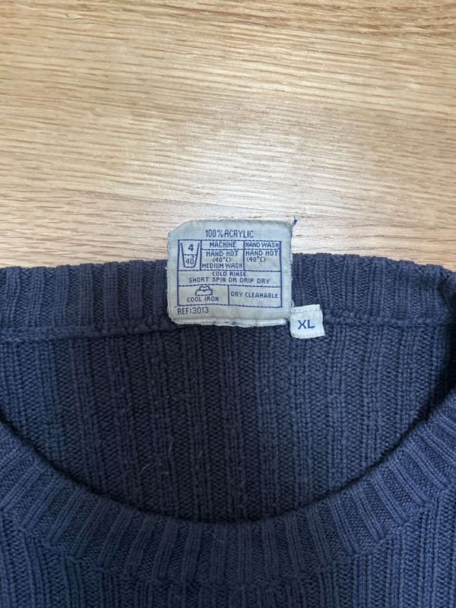 Maglioni & Felpe: Pullover dunkelblau mit Ellbogenpatches Grösse XL – Usato da Luzern venduto da ThrowbackVintage 1