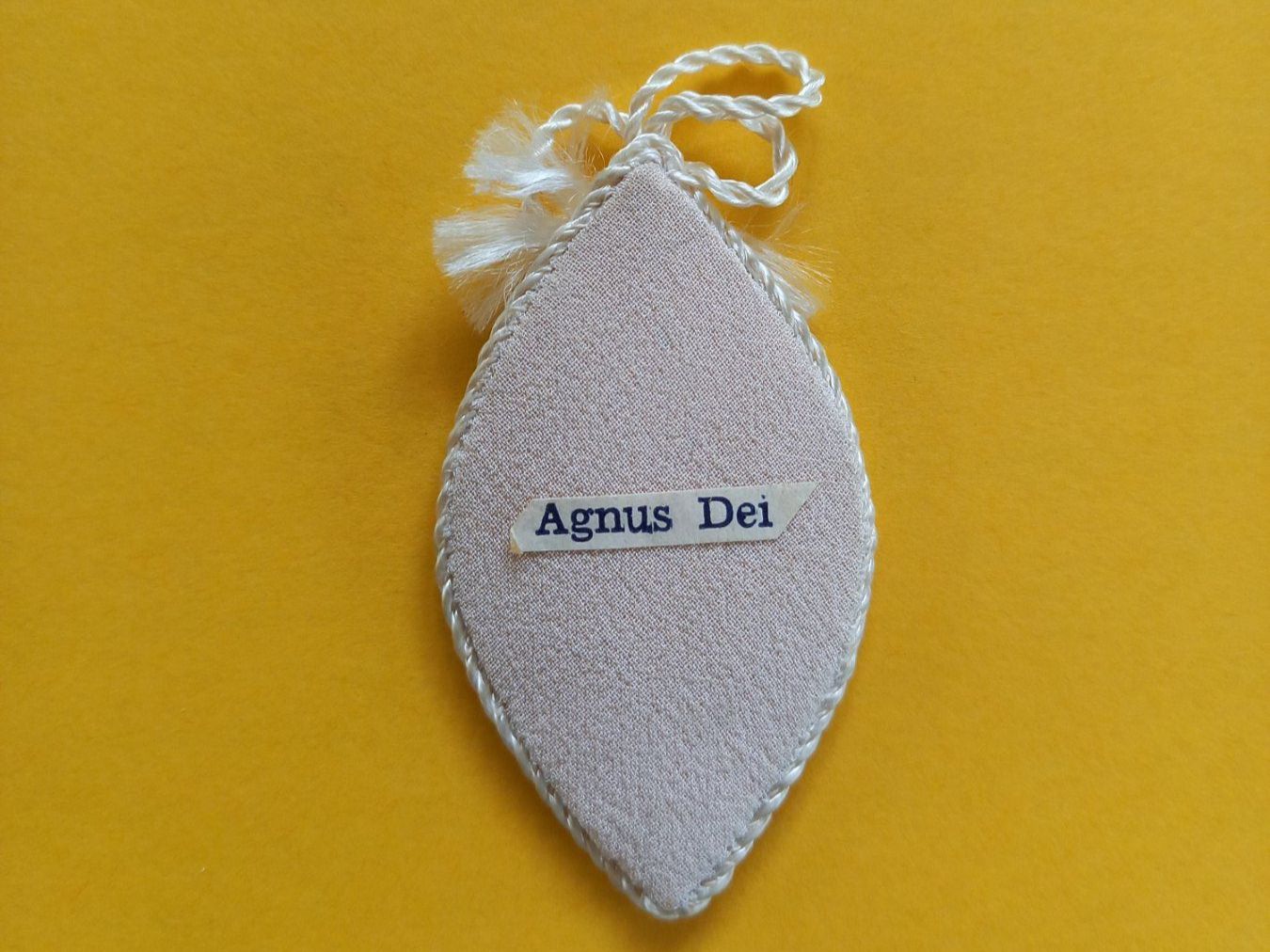 Tutte le decorazioni: Agnus Dei brodé à la main – Usato da Rossens FR venduto da Souris1 4