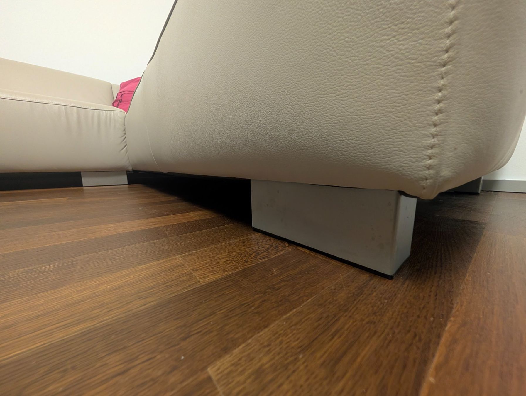 Micasa Divani: Echtleder Ecksofa MICASA mit Hocker, grau - Top Zustand! – Usato da Uetikon am See venduto da transsonic2 8