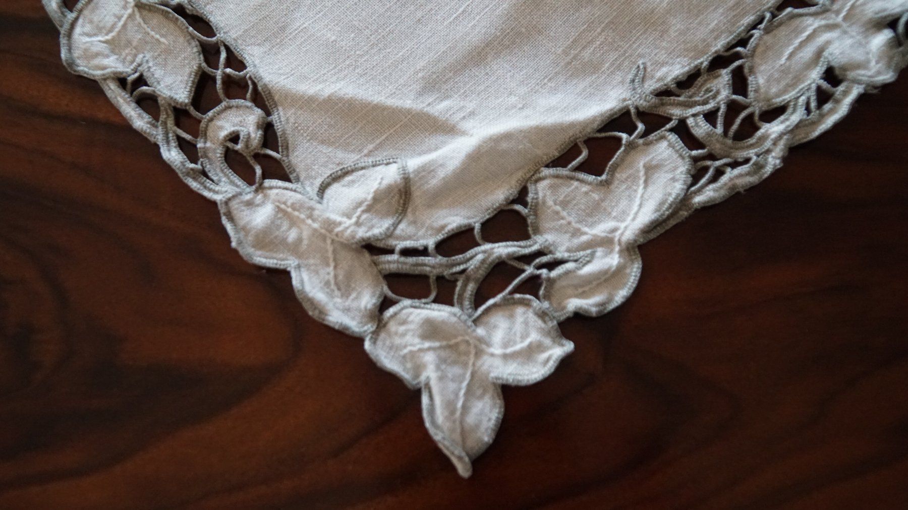 Altra biancheria da tavola: Leinen Deckeli 36x32cm – Usato da Bern venduto da Antikbatik 3