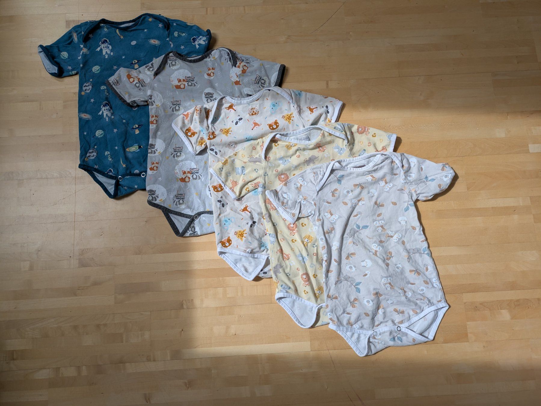 Kleiderpakete & -sets: 5x Kurzarmbody Gr. 98 – Gebraucht aus Bern von Puzzling_Mom